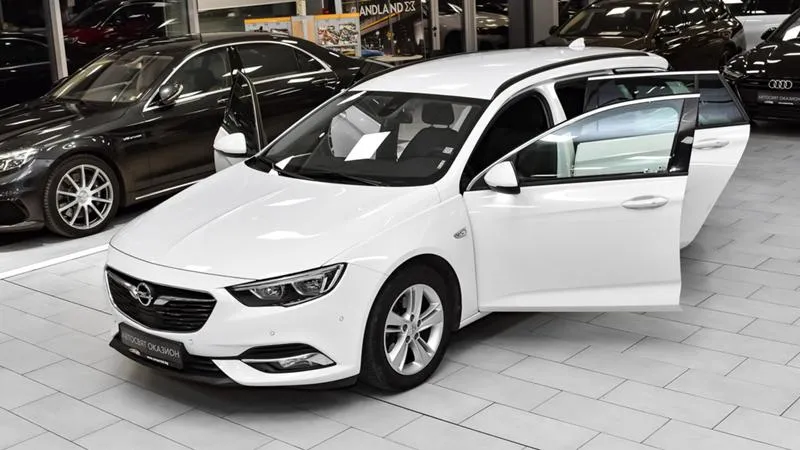 Opel Insignia Sports Tourer 1.6 CDTi Automatic Image 1